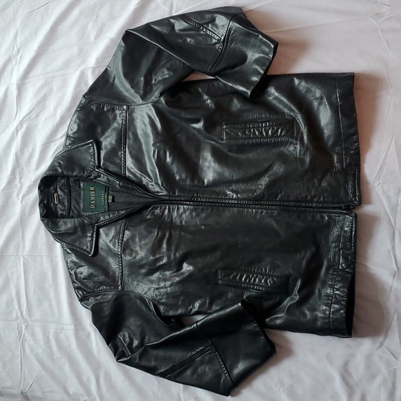 Danier Other - VINTAGE 90's Danier Mens leather jacket 🧥